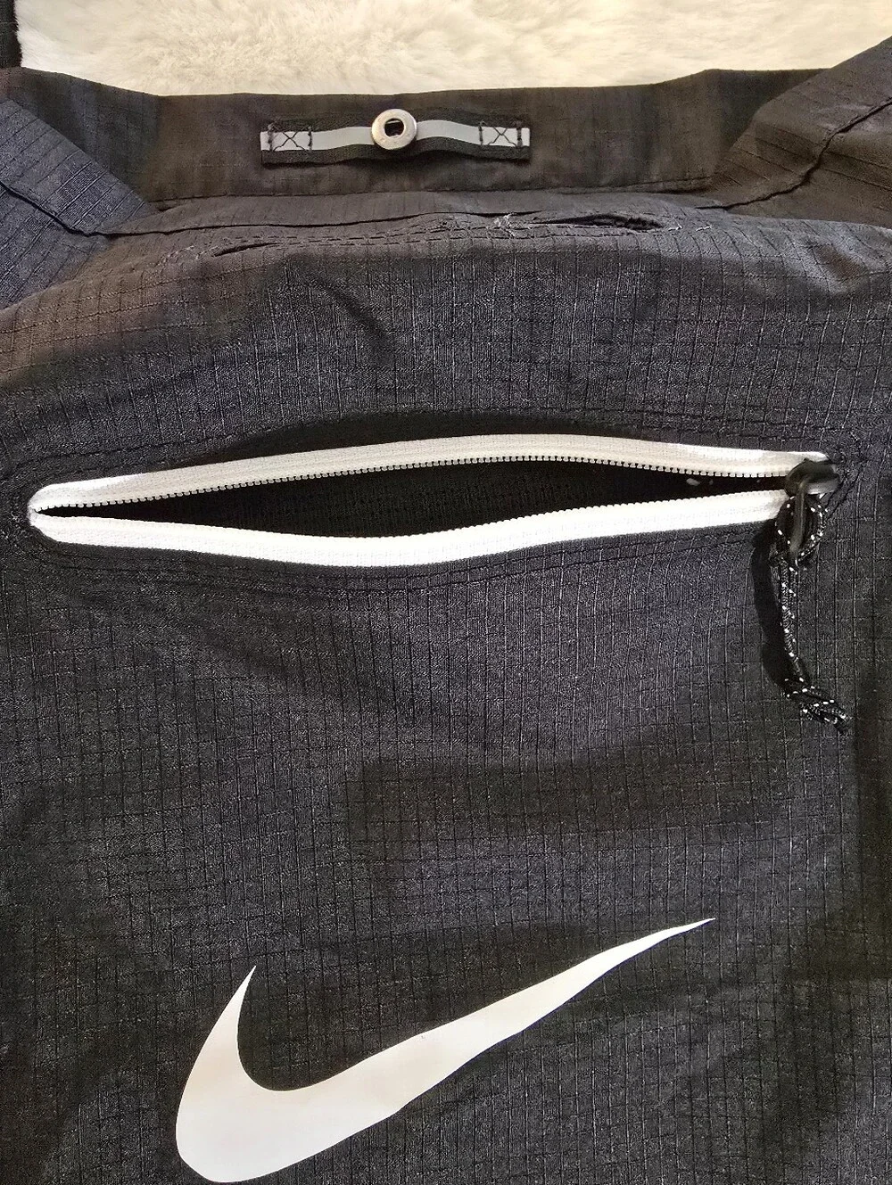 Nike Stash Tote Bag w/Pouch, Unisex, Black, Water Repellent White Swoosh - Picture 5 of 11